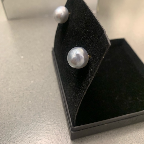 Ladies pearl earrings - Picture 3 of 8